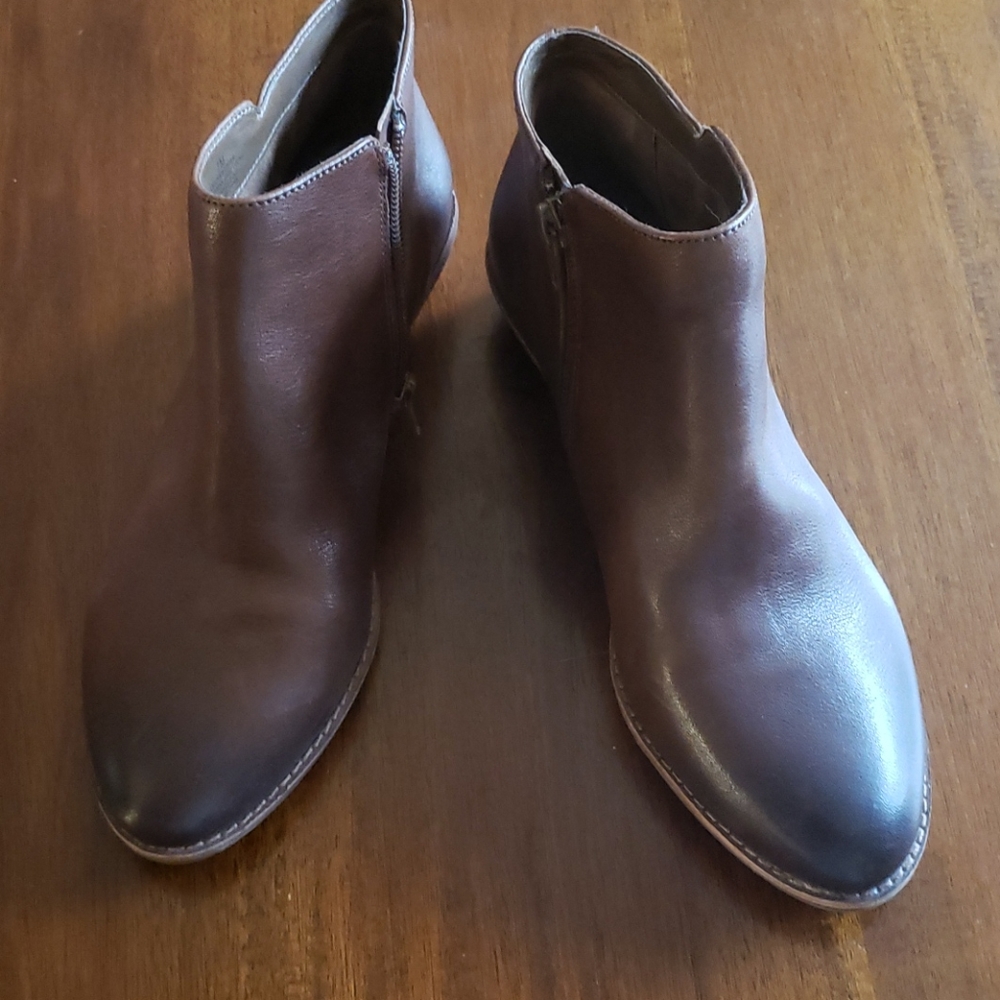 Gianni Bini Brown Short Heel Leather Boots